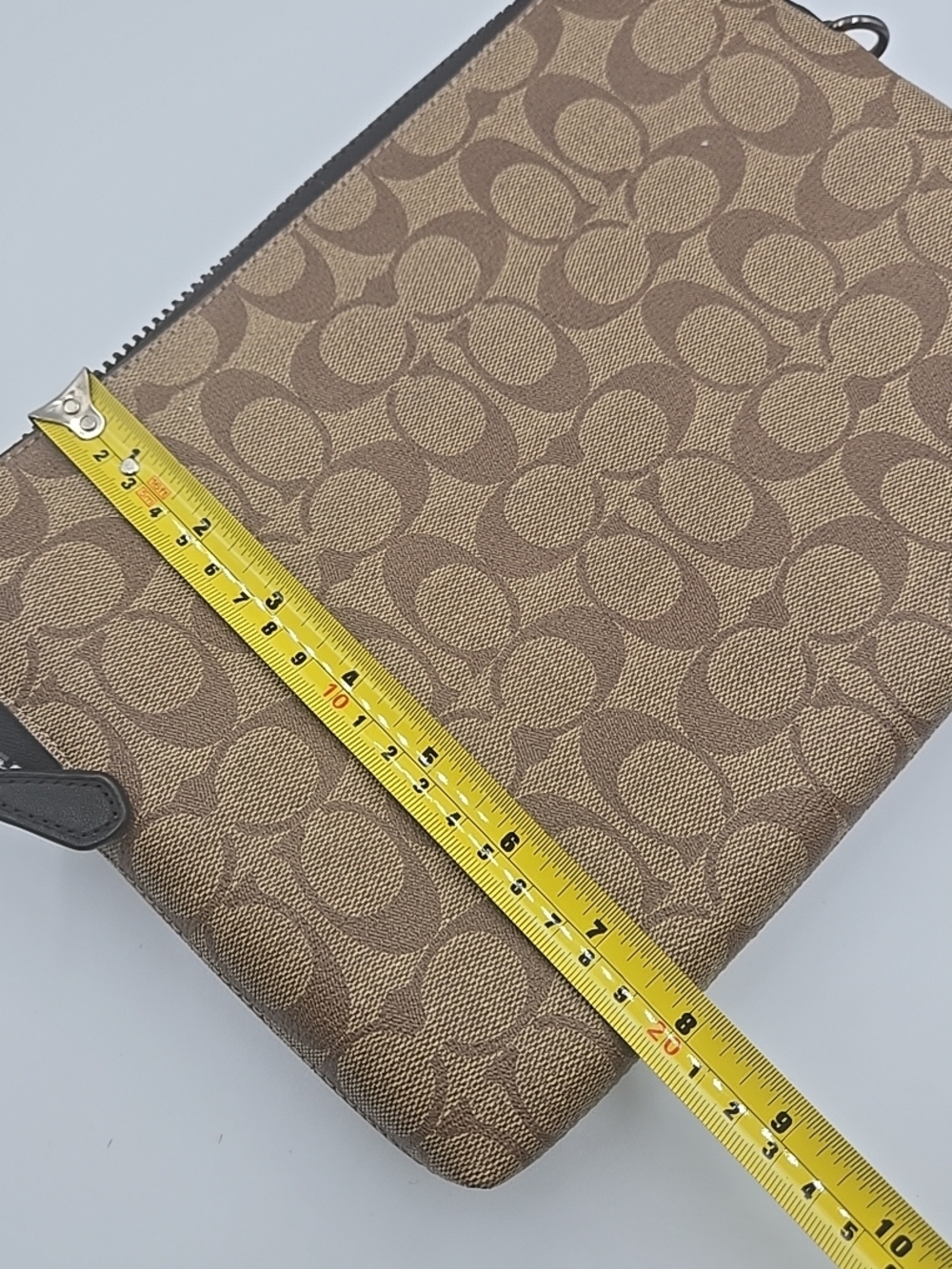 UNISEX Coach Canvas Messenger Bag in Tan and Dark Brown - Picture 4 of 9